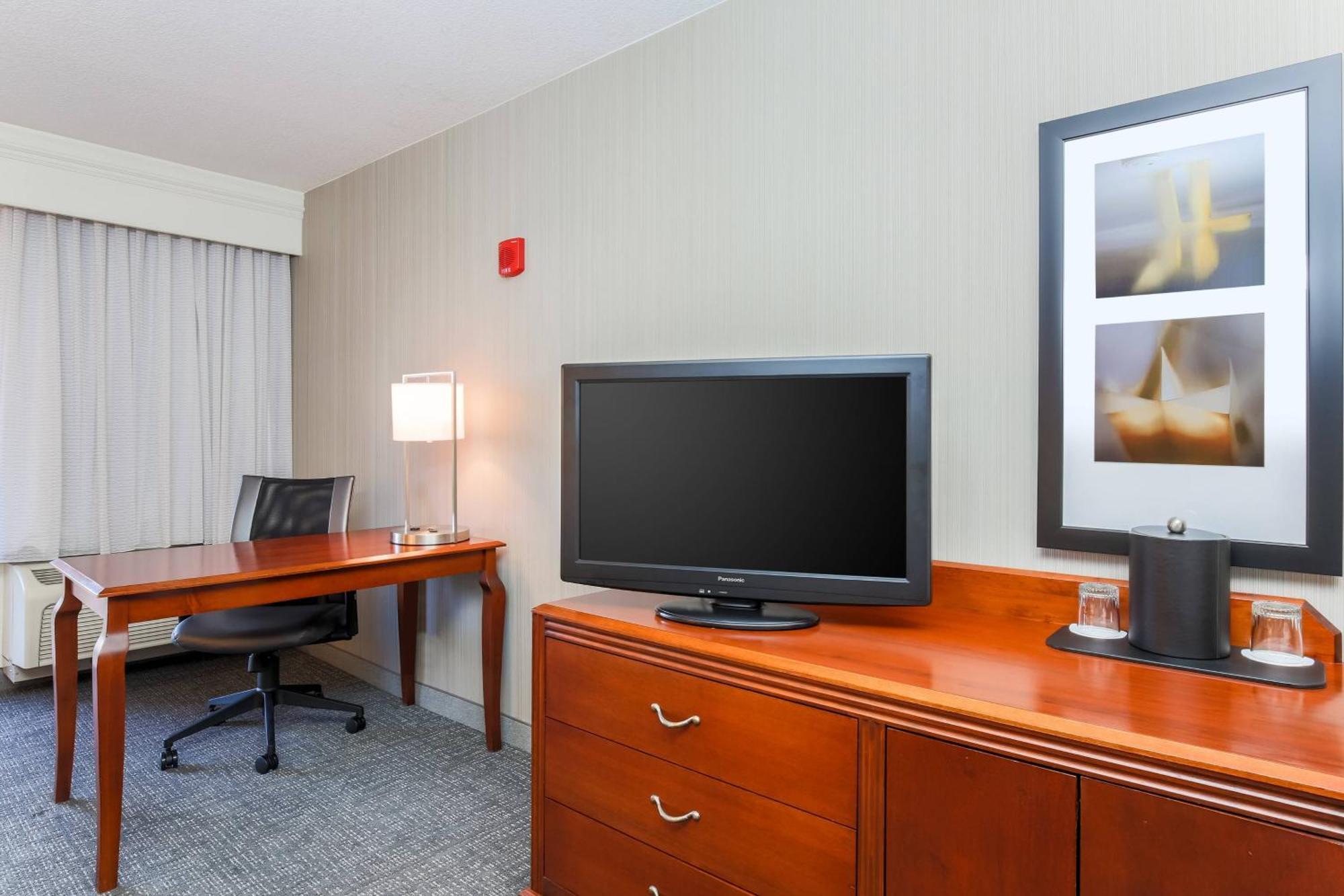 Courtyard By Marriott Roseville Galleria Mall/Creekside Ridge Drive Extérieur photo